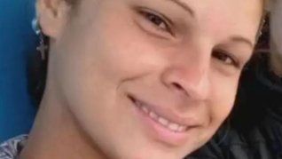 El cuerpo de Daniela Natalia Armoa, de 27 años, fue trasladado a Eldorado, Misiones, donde sus familiares la despedirán y reclamarán justicia. El cuerpo de Daniela Natalia Armoa, de 27 años, fue trasladado a Eldorado, Misiones, donde sus familiares la despedirán y reclamarán justicia.