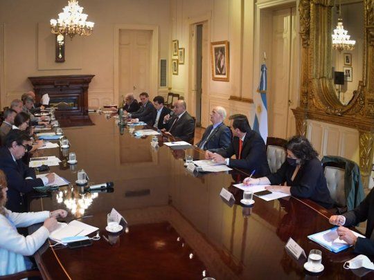 En medio de las tensiones internas en el FdT, el Gobierno retoma las reuniones de gabinete.