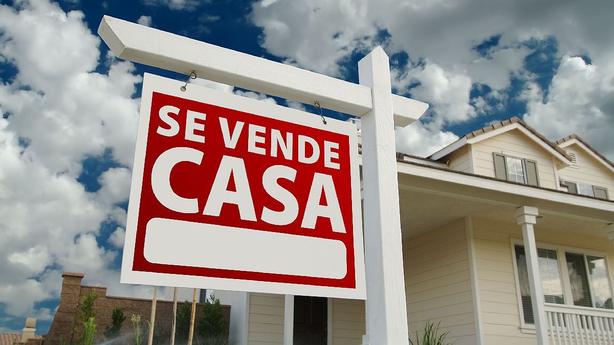 Cartel Se Vende Casa Mercado inmobiliario: cómo evitar la parálisis por no vender a precio  razonable