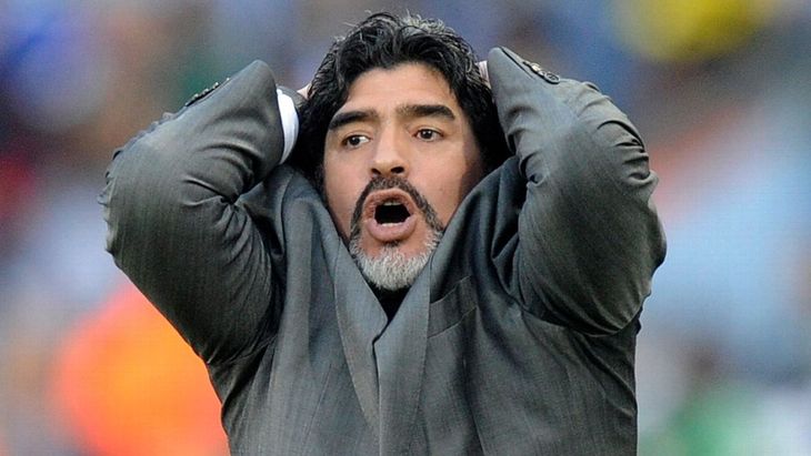 Suspended for doping, Maradona surprised the football world by starting his time as a coach and writing another unforgettable chapter. Suspended for doping, Maradona surprised the football world by starting his time as a coach and writing another unforgettable chapter.