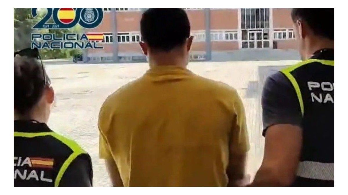 A man who stabbed his partner to death and set fire to him in Argentina was arrested in Spain