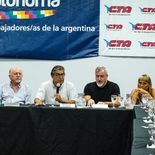 Los dirigentes gremiales Hugo Yasky y Hugo Godoy, representantes de ambas centrales obreras, durante el plenario de esta tarde. Los dirigentes gremiales Hugo Yasky y Hugo Godoy, representantes de ambas centrales obreras, durante el plenario de esta tarde.