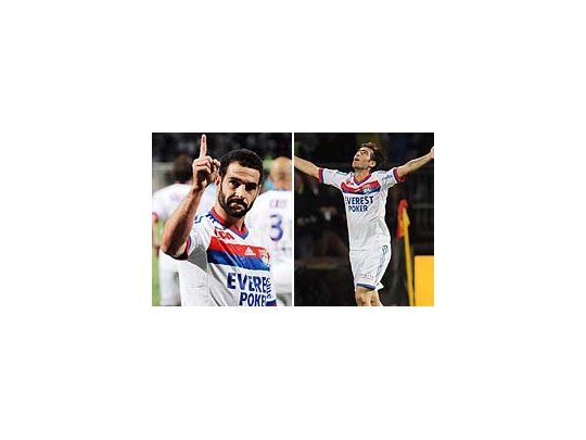 López y Delgado festejan sus goles ante Olympique Marsella.
