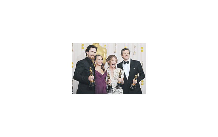 Los ganadores a la actuación anteanoche en el Kodak: Christian Bale, Natalie Portman, Malissa Leo y Colin Firth.