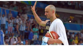Emanuel Ginóbili tras jugar su último partido en la selección argentina.