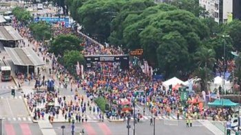 Más de 12 mil runners corrieron la San Silvestre.