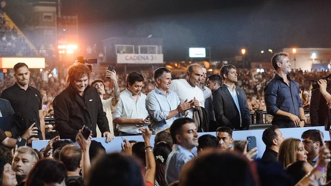 Gabriel Bornoroni ocupó el centro de la escena, junto al presidente Javier Milei, en el Festival de Jesús María.