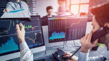 El peso bajo presión: cómo las maniobras del mercado refuerzan el plan oficial de apreciación.