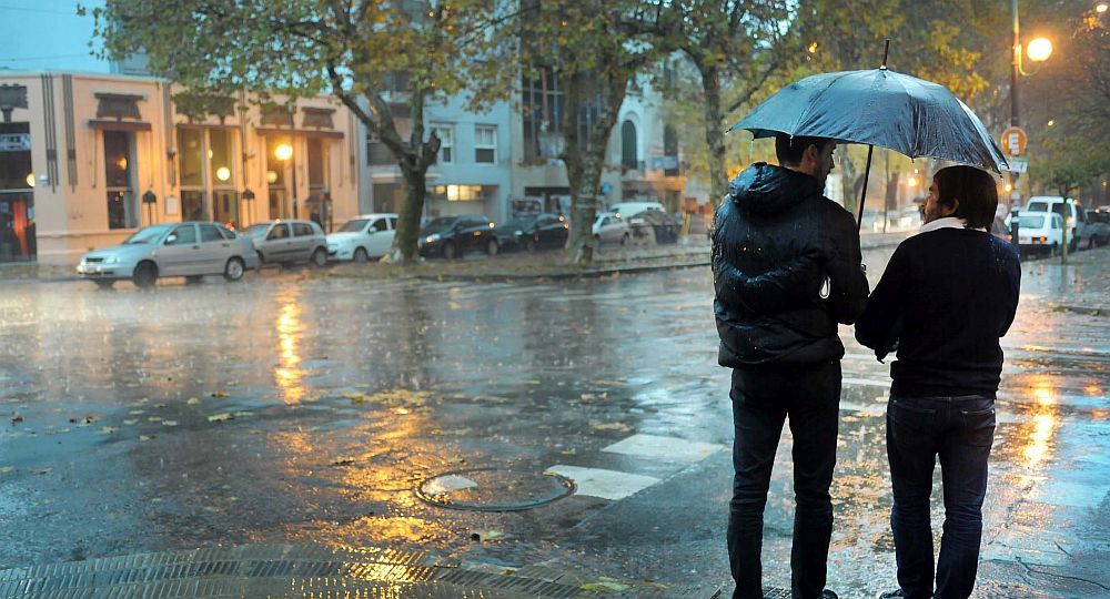 Alerta meteorológica nivel amarillo por fuertes lluvias en Buenos Aires.