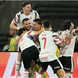 Estudiantes confirmó que la Conmebol rechazó la solicitud de Flamengo y que jugarán la final de la Copa Libertadores.