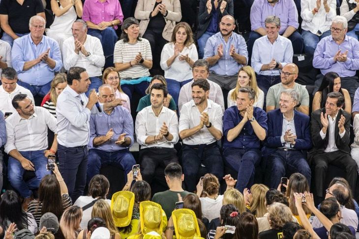 Gustavo Valdés, ante sus pares de Provincias Unidas. Gustavo Valdés, ante sus pares de Provincias Unidas.