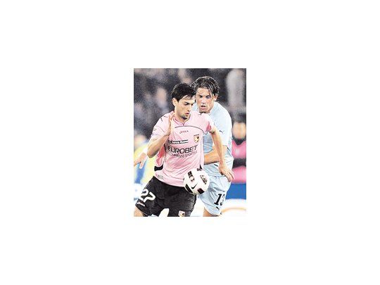Barcelona se habría asegurado la prioridad para comprar a Javier Pastore. El equipo catalán juega esta tarde ante el Arsenal su continuidad en la Liga de Campeones.