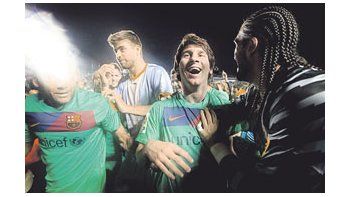 La alegría de Lionel Messi y de sus compañeros por las Ramblas de Cataluña. Barcelona es el campeón de la Liga y ahora va por la Champions League.