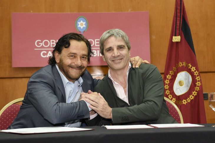 El gobernador de Salta, Gustavo Sáenz, junto al ministro de Economía de la Nación, Luis Caputo.