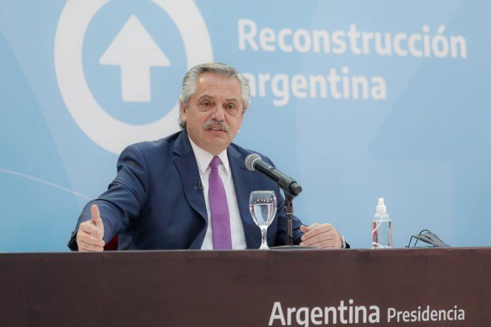 El Presidente anunció la construcción y entrega de viviendas para mayores de 60 años en complejos especiales.  