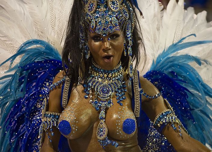 Con su tradicional brillo, comenzó el carnaval de Río (foto 1)