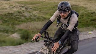La trayectoria reciente de Max Riese mostraba a un deportista en plena vigencia. En mayo de 2026 se consagró en la Hellenic Mountain Race y, en agosto, terminó segundo en la Silk Road Mountain Race, dos de las competencias más exigentes del calendario internacional de ultra-ciclismo. Su próximo desafío iba a ser la Taurus Mountain Race, pero el accidente ocurrido en Austria interrumpió de manera abrupta su carrera.
