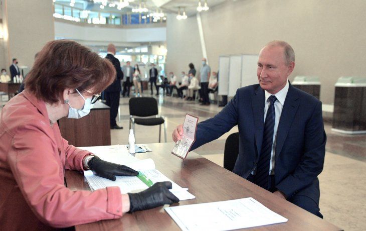 El presidente de Rusia, Vlad&iacute;mir Putin, vot&oacute; confiado este mi&eacute;rcoles.