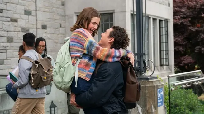 Kiss Me busca consolidarse cómo un éxito adolescente, pasando del papel a la pantalla grande.