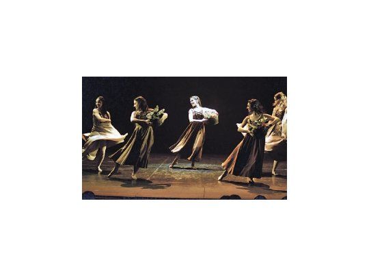 Un momento del espectáculo coreográfico multimedia “Lisboa, nunca te conocí, siempre te amé”, de Rodolfo Olguín, que se estrenó en el Centro Cultural Borges.