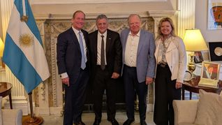 El CEO de YPF y el fundador de Continental Resources coincidieron en que Vaca Muerta es el activo no convencional más prometedor fuera de Estados Unidos. El CEO de YPF y el fundador de Continental Resources coincidieron en que Vaca Muerta es el activo no convencional más prometedor fuera de Estados Unidos.