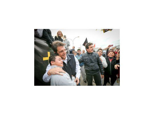 Massa en su recorrida por La Matanza.