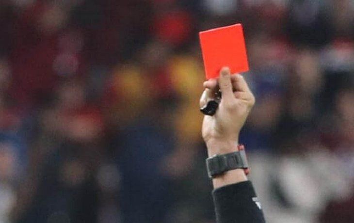 La IFAB discutirá la implementación de expulsiones temporales en el fútbol profesional.
