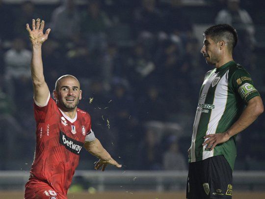 Banfield perdió con Unión La Calera gracias al golazo de Saez.