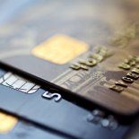 La dependencia del crédito y los costos expone a los usuarios al endeudamiento. La dependencia del crédito y los costos expone a los usuarios al endeudamiento.