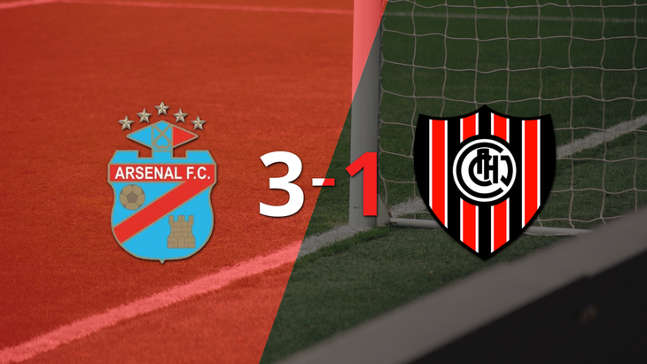 Arsenal logra una victoria de 2-1 sobre Chacarita