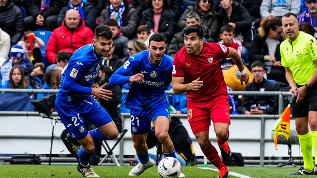 Marcos Acuña recibió el apoyo de Diego Simeone y de Vinicius Jr., tras sufrir insultos discriminatorios por parte de los hinchas de Getafe, en el triunfo de Sevilla por 1-0, por la fecha 30 de LaLiga.