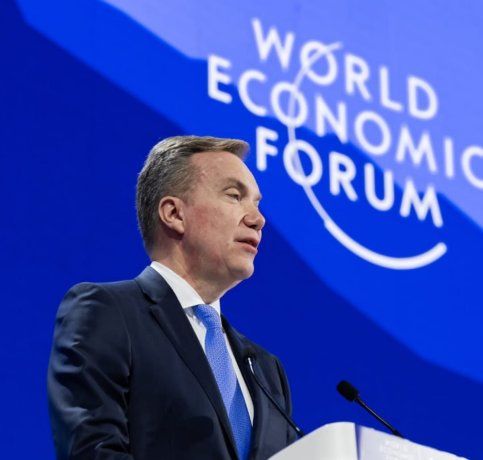 Escándalo en el Foro de Davos con la salida de Brende. Escándalo en el Foro de Davos con la salida de Brende.