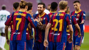 Barcelona, con sus ropa titular, venció a Elche y ganó la Copa Gamper.