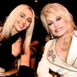 Miley y Dolly compartieron una relación de familia además de su vinculo profesional.