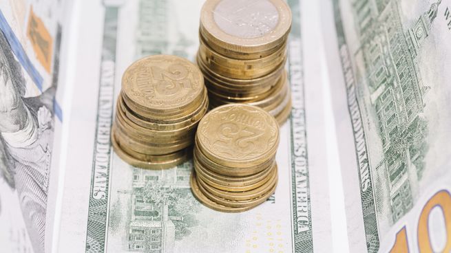 El dólar subió en julio en Uruguay, a diferencia de lo ocurrido a nivel global.