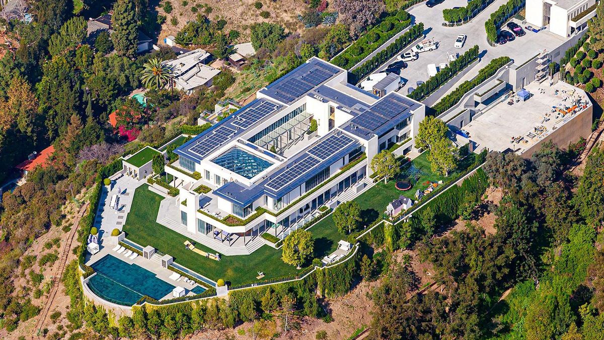 4,600 square meters, 4 floors and 25 people to maintain it: what is the mansion that will be sold for 200 million dollars?