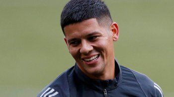 marcos rojo se realizo la revision medica y por la tarde firmara su contrato con boca