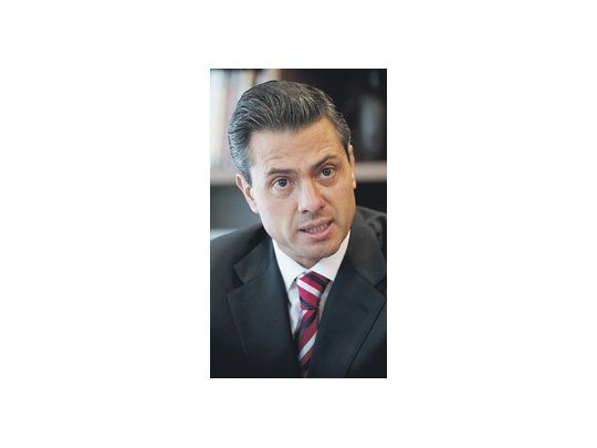 Pese a sus esfuerzos por presentar una imagen renovada, Enrique Peña Nieto recurrió en la campaña al habitual rostro paternalista del PRI. Prometió mejorar las condiciones de vida de la población pero, a la vez, habló de la necesidad de encarar reformas socialmente dolorosas.