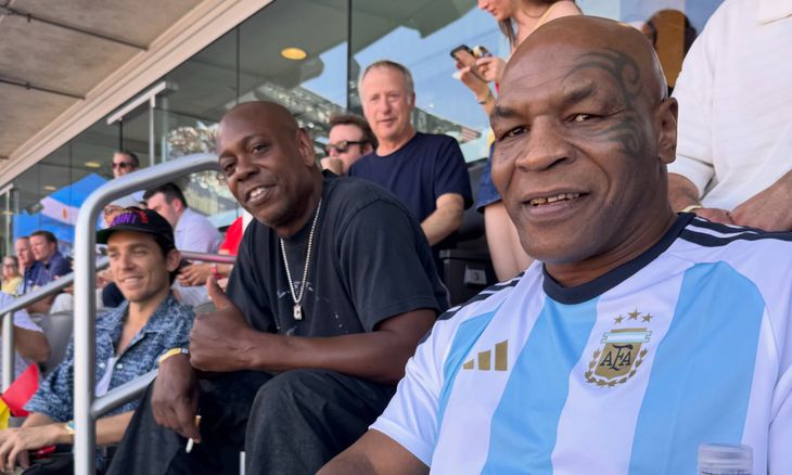 Mike Tyson pasó de crecer en la pobreza de Brooklyn a convertirse en el campeón pesado más joven de la historia.