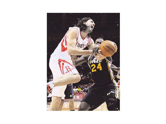 Luis Scola volvió y estuvo lejos de su nivel.