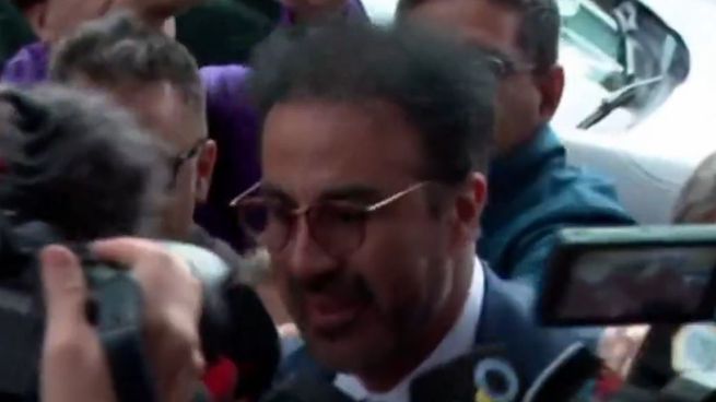 El neurocirujano pidió ampliar su indagatoria al comienzo de la audiencia y generó malestar en la acusación. Comenzó a hablar ante el tribunal a las 12:15 del mediodía. En consecuencia, se cancelaron los testimonios de Gianinna Maradona, el médico y el policía citados para hoy