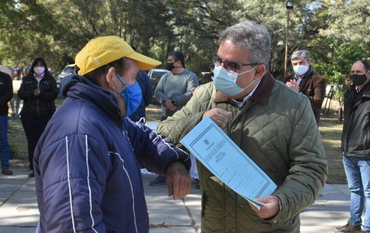 En paralelo al combate contra la pandemia, el peronismo encolumnado detr&aacute;s del catamarque&ntilde;o Ra&uacute;l Jalil envi&oacute; un amplio proyecto de reforma constitucional a la Legislatura.