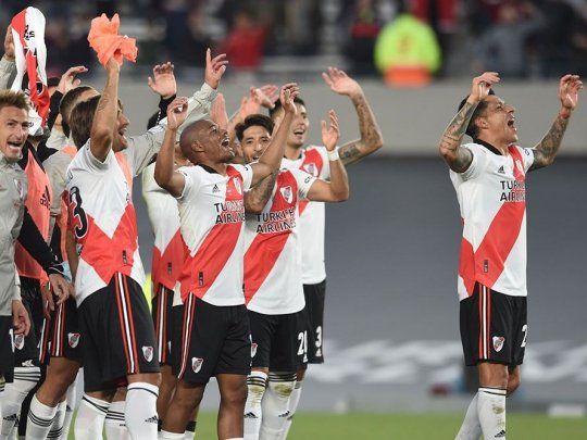 river festejando.jpg