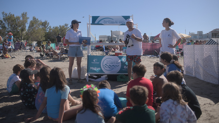 Global Penguin Society, fundada por el  científico argentino e investigador del Conicet, Pablo García Borboroglu, articula esfuerzos con gobiernos locales, empresas, comunidades y actores del turismo para lograr un impacto positivo y duradero.