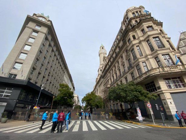 La Legislatura Porteña amaneció vallada.