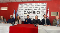 Referentes nacionales de JxC desembarcaron este lunes en tierra catamarqueña para defender la continuidad de las PASO en la provincia. “Dejen de pensar en qué trampa pueden hacer”, disparó el radical Mario Negri.
