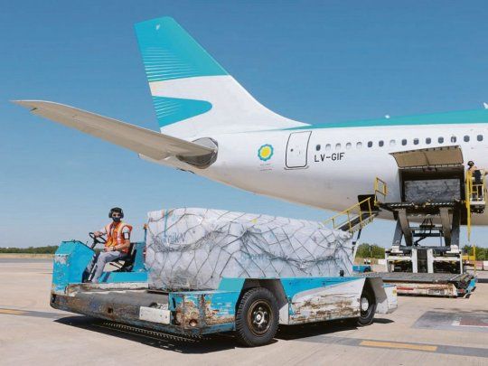 Vuelo. Aerolineas Argentinas ya prepara un nuevo vuelo a Moscú para traer el lote de vacunas para la segunda dosis de la Sputnik V.