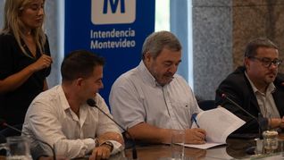 La iniciativa de la Intendencia de Montevideo se enmarca en la Ley de Reciclaje de Envases y en la Ley de Gestión Integral de Residuos. La iniciativa de la Intendencia de Montevideo se enmarca en la Ley de Reciclaje de Envases y en la Ley de Gestión Integral de Residuos.