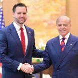 La delegación de EEUU está encabeza por el vice Vance, quien se reunió con el primer ministro pakistaní Sharif. La delegación de EEUU está encabeza por el vice Vance, quien se reunió con el primer ministro pakistaní Sharif.