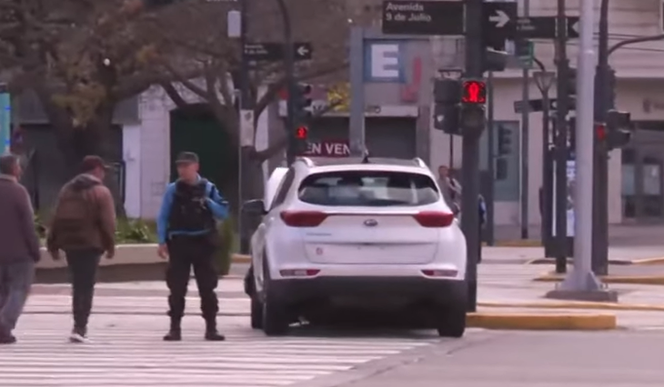El accidente provocó interrupción completa del tráfico en pleno centro porteño. El accidente provocó interrupción completa del tráfico en pleno centro porteño.